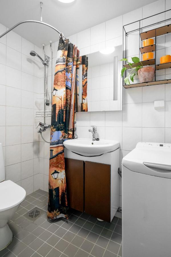 Апартаменты Wehost Spacious Traveller'S Hq Above Metro @Vilhonvuorenkuja 16 Хельсинки Экстерьер фото